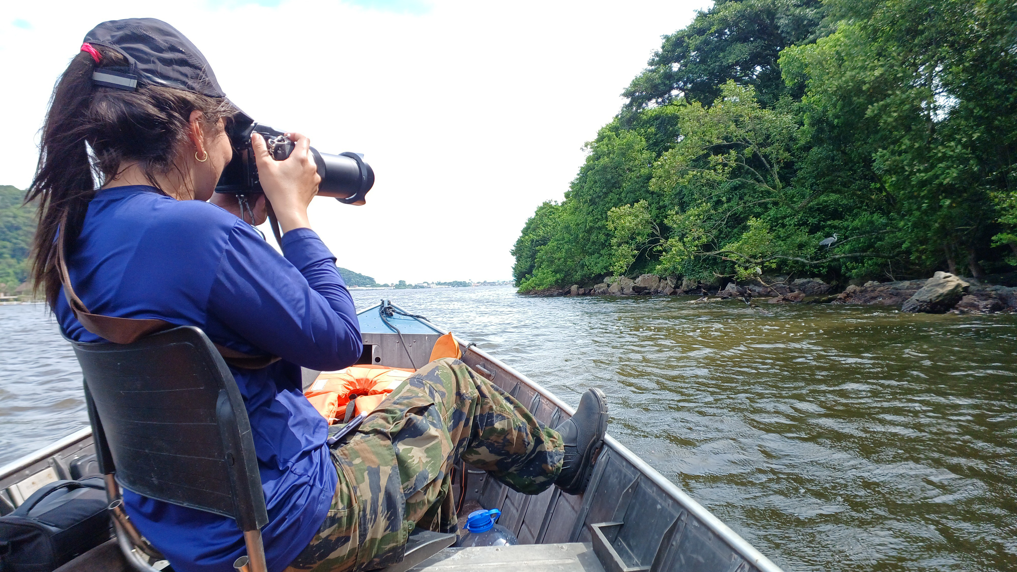 Pesquisadora realiza censo embarcado