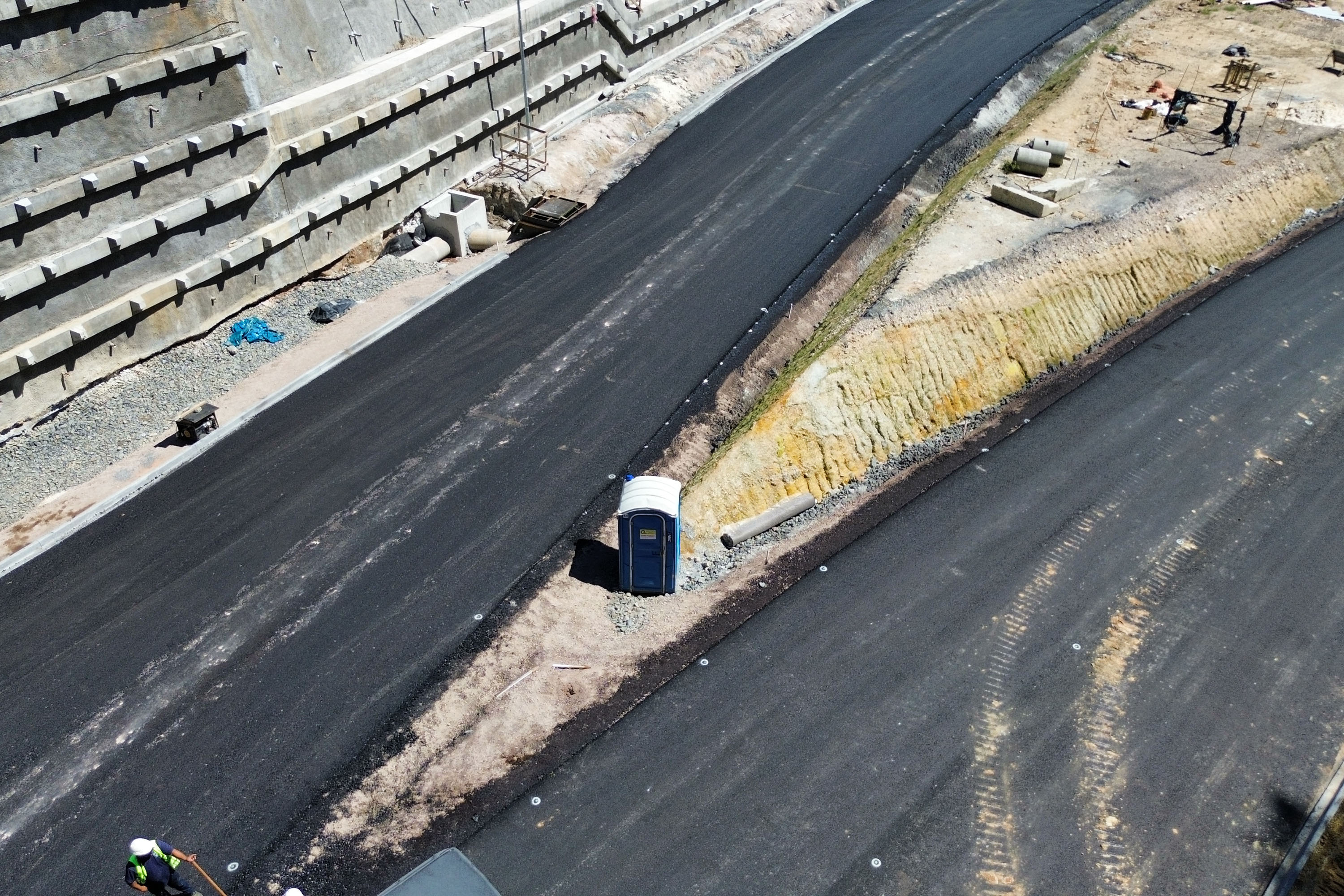 Ponte de Guaratuba inicia revestimento em concreto asfáltico dos acessos