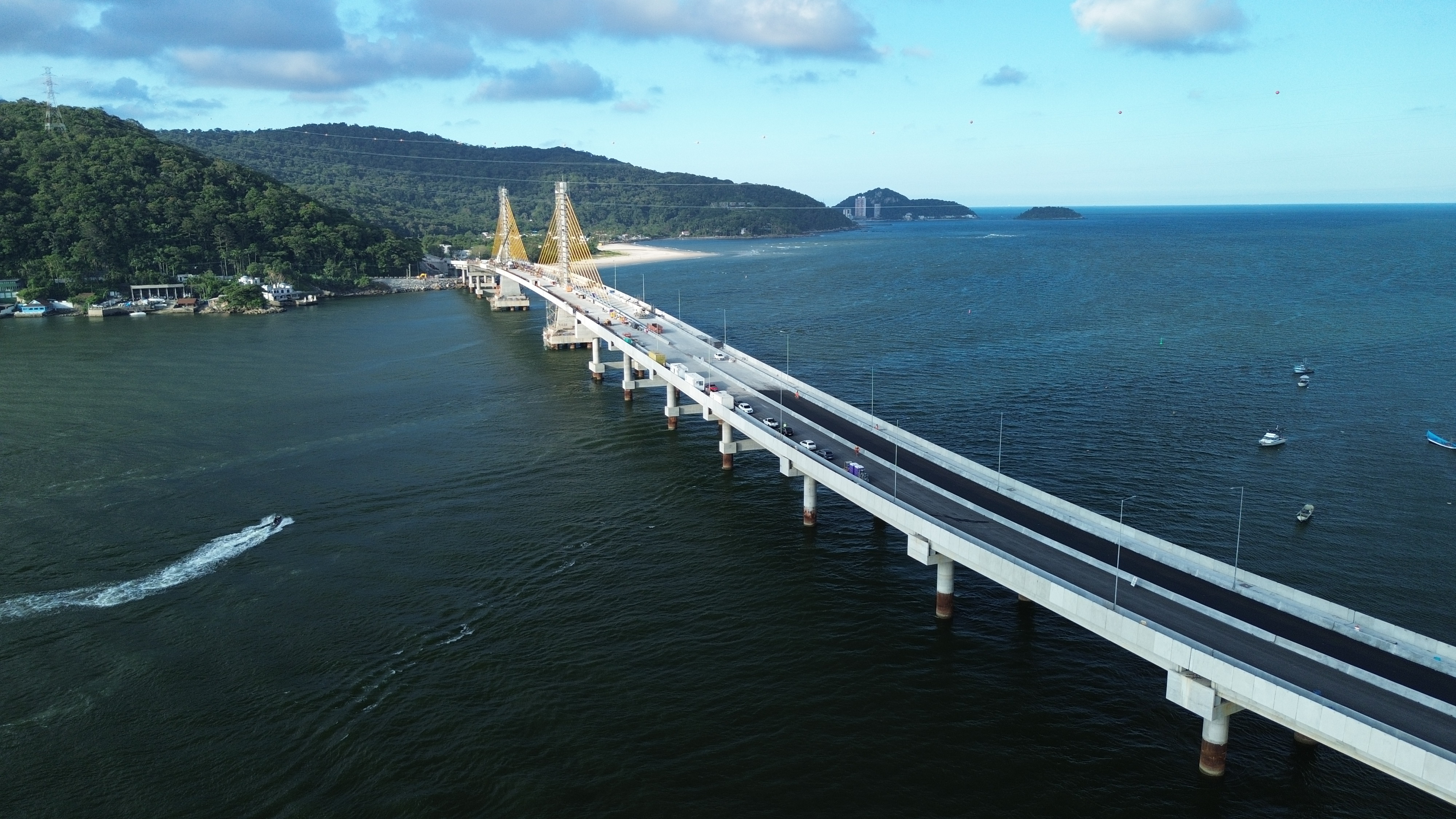 23 dias para a inauguração: mastros da Ponte de Guaratuba não têm mais andaimes