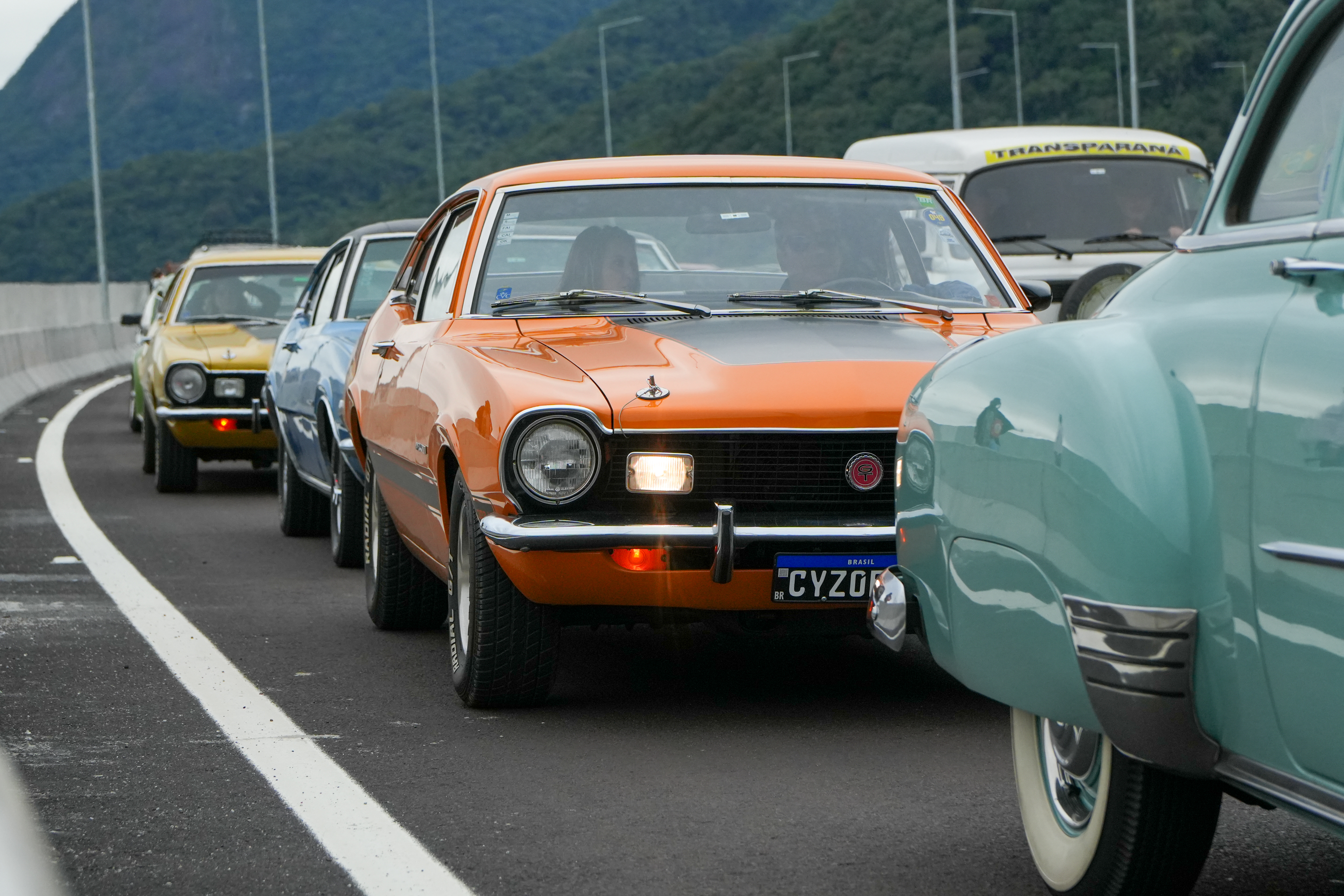 Com mais de 500 carros antigos e motos, passeio celebra Ponte de Guaratuba, no Litoral