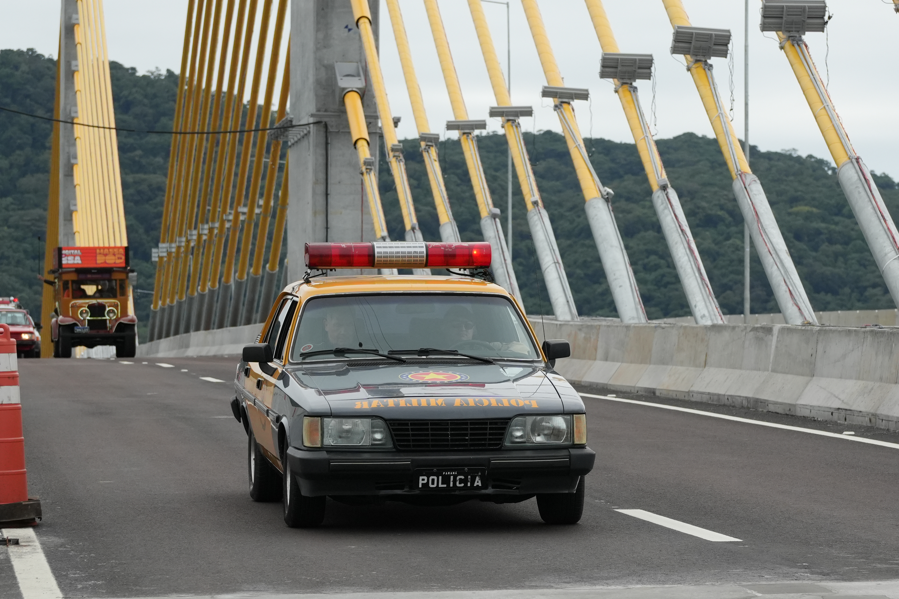 Com mais de 500 carros antigos e motos, passeio celebra Ponte de Guaratuba, no Litoral