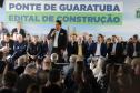 Governador lança edital de construção da Ponte de Guaratuba, que resolve gargalo histórico do Litoral. Ratinho Junior lançou nesta sexta-feira (1) o edital de contratação integrada dos projetos e da construção. Com 1.244 metros de extensão, a ponte terá uma seção estaiada de 320 metros, que vai permitir a navegação pela baía.
