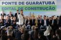 Governador lança edital de construção da Ponte de Guaratuba, que resolve gargalo histórico do Litoral. Ratinho Junior lançou nesta sexta-feira (1) o edital de contratação integrada dos projetos e da construção. Com 1.244 metros de extensão, a ponte terá uma seção estaiada de 320 metros, que vai permitir a navegação pela baía.