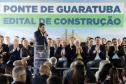 Governador lança edital de construção da Ponte de Guaratuba, que resolve gargalo histórico do Litoral. Ratinho Junior lançou nesta sexta-feira (1) o edital de contratação integrada dos projetos e da construção. Com 1.244 metros de extensão, a ponte terá uma seção estaiada de 320 metros, que vai permitir a navegação pela baía.
