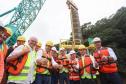 Representantes reunidos para fundação da primeira estaca da Ponte de Guaratuba  