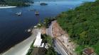 Obras da Ponte de Guaratuba chegam a 32% de execução e marcam progresso no trecho estaiado. Foto mostra obras no acesso a ponte pelo lado de matinhos