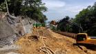 Obras da Ponte de Guaratuba chegam a 32% de execução e marcam progresso no trecho estaiado. Foto mostra obras no acesso a ponte pelo lado de guaratuba