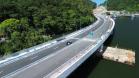 Mastros ganham iluminação e pista da Ponte de Guaratuba começa a ser sinalizada