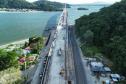 Ponte de Guaratuba: instalação do asfalto avança no acesso de Matinhos