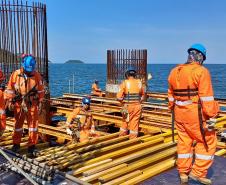 Em outubro, a obra da Ponte de Guaratuba, uma das mais aguardadas no Paraná, completou seis meses, com atividades ininterruptas