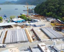 Foram fabricadas 37 vigas longarinas de um total de 160 vigas previstas para a Ponte de Guaratuba