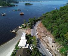Obras da Ponte de Guaratuba chegam a 32% de execução e marcam progresso no trecho estaiado. Foto mostra obras no acesso a ponte pelo lado de matinhos