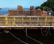 concretagem do bloco de coroamento das estacas do apoio 4 do trecho estaiado da ponte de guaratuba