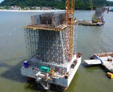 Obras da Ponte de Guaratuba chegam a 44,2% de execução com início de nova fase da estrutura estaiada