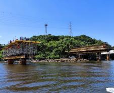 Obras da Ponte de Guaratuba chegam a 44,2% de execução com início de nova fase da estrutura estaiada