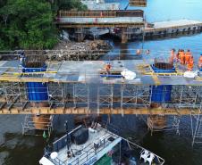 Obras da Ponte de Guaratuba chegam a 44,2% de execução com início de nova fase da estrutura estaiada