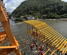 Começa construção da superestrutura da parte estaiada da Ponte de Guaratuba