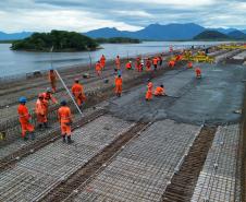 Concretagem do 2º vão no trecho pré-moldado da Ponte de Guaratuba