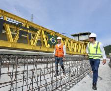 O secretário de Infraestrutura e Logística do Estado, Sandro Alex, visitou as obras na quinta-feira (8), e conferiu de perto a evolução dos trabalhos no tabuleiro. 