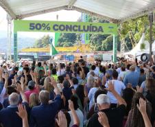 Em ritmo acelerado, a construção da Ponte de Guaratuba chegou à metade da execução. O governador Carlos Massa Ratinho Junior esteve no canteiro de obras, nesta quinta-feira (1), para acompanhar a evolução da obra. 