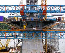 Obras da Ponte de Guaratuba chegam a 65% com destaque para o avanço do trecho estaiado 