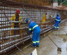 Obras da Ponte de Guaratuba chegam a 65% com destaque para o avanço do trecho estaiado 