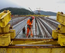 Obras da Ponte de Guaratuba chegam a 65% com destaque para o avanço do trecho estaiado 