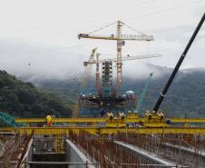 Obras da Ponte de Guaratuba chegam a 65% com destaque para o avanço do trecho estaiado 