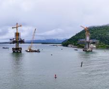 Obras da Ponte de Guaratuba chegam a 65% com destaque para o avanço do trecho estaiado 