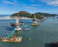 Obras da Ponte de Guaratuba chegam a 70% de execução com destaque para o progresso nos acessos