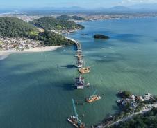 Obras da Ponte de Guaratuba chegam a 70% de execução com destaque para o progresso nos acessos