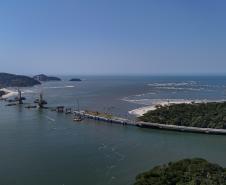 instalação dos estais (cabos de aço) da Ponte de Guaratuba