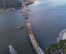 Ponte de Guaratuba alcança 73% de execução e avança nos acessos e trecho estaiado