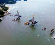 Ponte de Guaratuba alcança 73% de execução e avança nos acessos e trecho estaiado