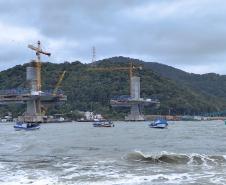 Ponte de Guaratuba alcança 73% de execução e avança nos acessos e trecho estaiado