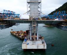 Ponte de Guaratuba alcança 73% de execução e avança nos acessos e trecho estaiado