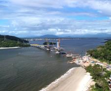 Ponte de Guaratuba avança com instalação dos estais