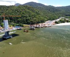 Ponte de Guaratuba avança com instalação dos estais