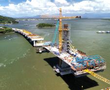 Ponte de Guaratuba avança com instalação dos estais