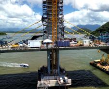 Ponte de Guaratuba avança com instalação dos estais