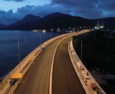 Primeiros testes de luz mostram como a Ponte de Guaratuba ficará à noite