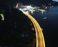 Primeiros testes de luz mostram como a Ponte de Guaratuba ficará à noite