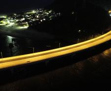 Primeiros testes de luz mostram como a Ponte de Guaratuba ficará à noite
