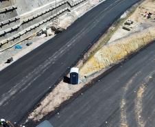 Ponte de Guaratuba inicia revestimento em concreto asfáltico dos acessos