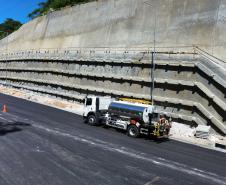 Ponte de Guaratuba inicia revestimento em concreto asfáltico dos acessos