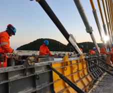 Iluminação, acessos e guarda-corpos: Ponte de Guaratuba entra na reta final de obras