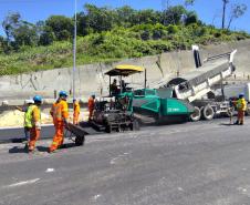 Ponte de Guaratuba inicia revestimento em concreto asfáltico dos acessos