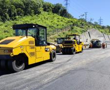 Ponte de Guaratuba inicia revestimento em concreto asfáltico dos acessos