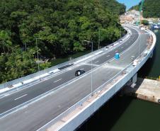 Mastros ganham iluminação e pista da Ponte de Guaratuba começa a ser sinalizada