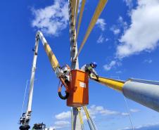 Mastros ganham iluminação e pista da Ponte de Guaratuba começa a ser sinalizada